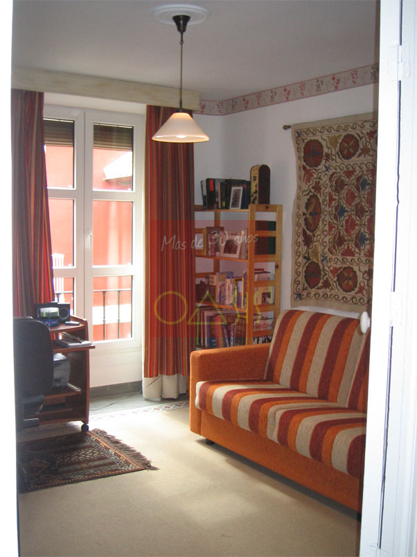 Dormitorio de piso en venta en el centro de Granada.