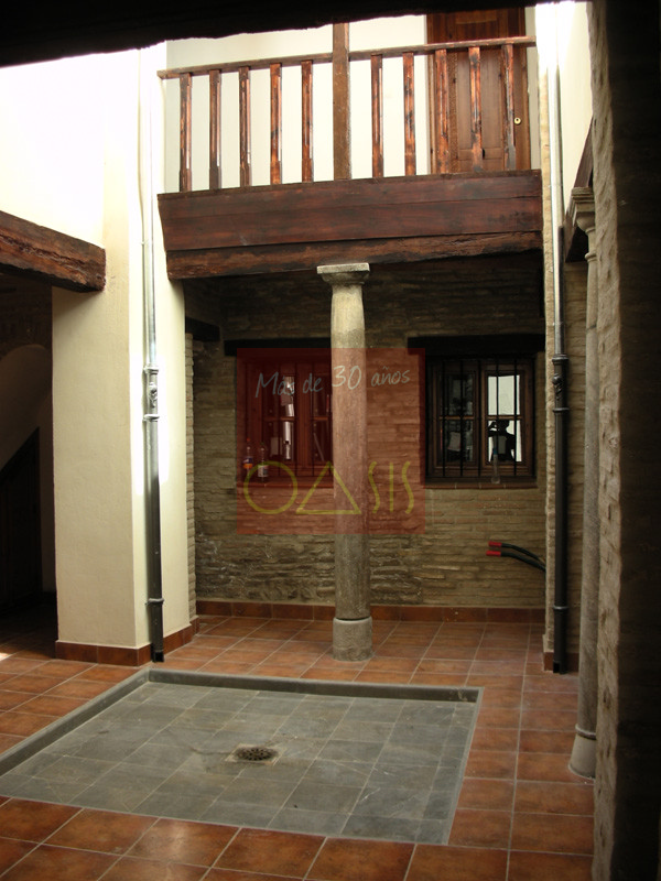 Common patio of a restored house from SXVI, located in Granada.