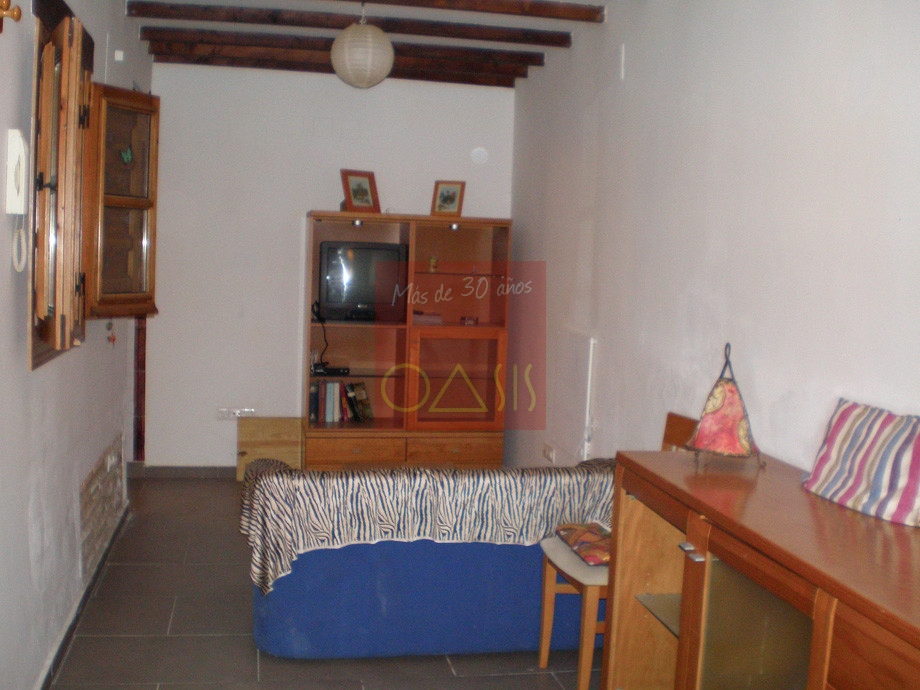Salón de apartamento a la venta en el Albaicín, Granada.