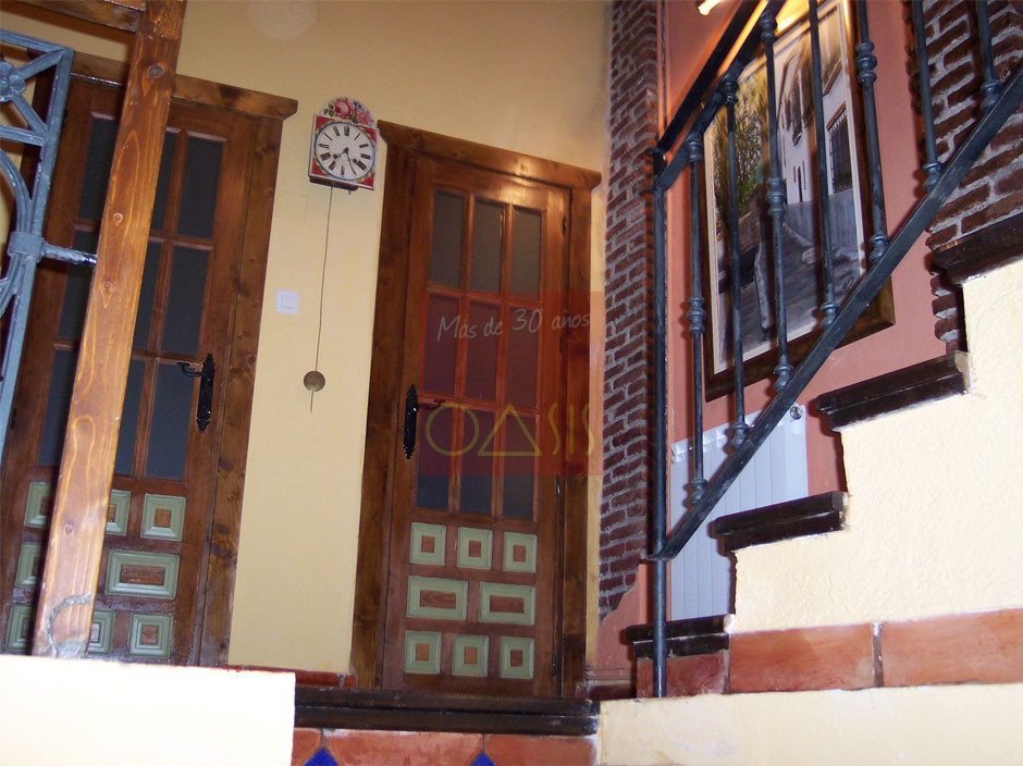 Detalle de las escaleras en casa del Albaicín, Granada.