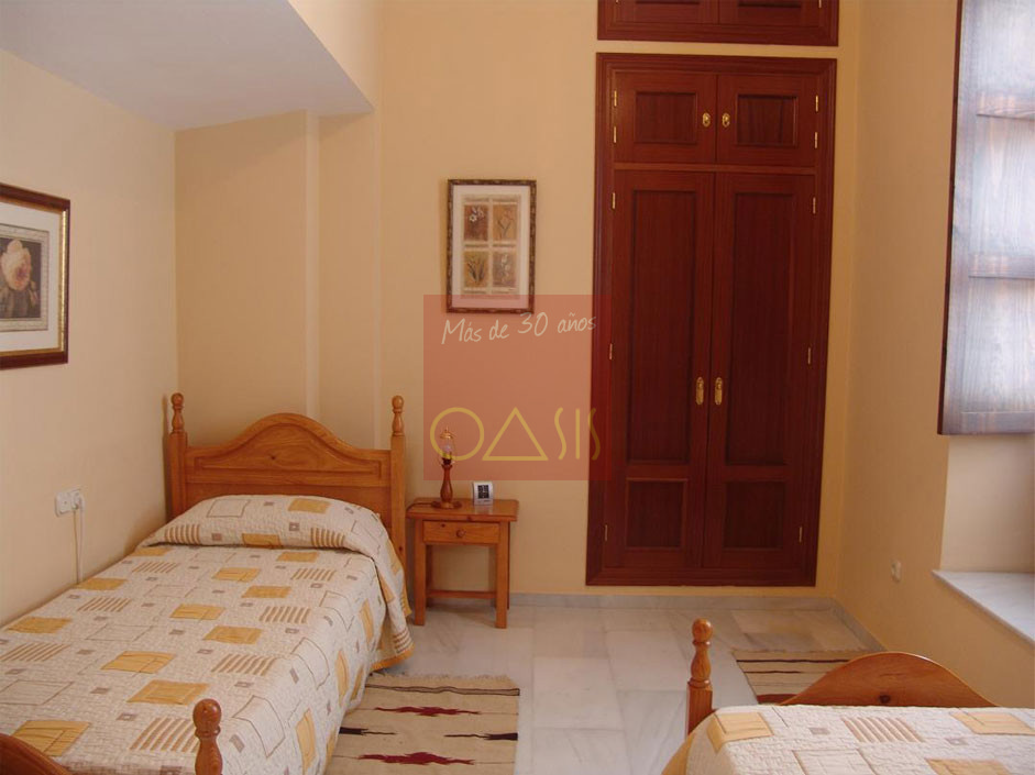 Detalle de dormitorio en piso en Albacín Bajo, Granada