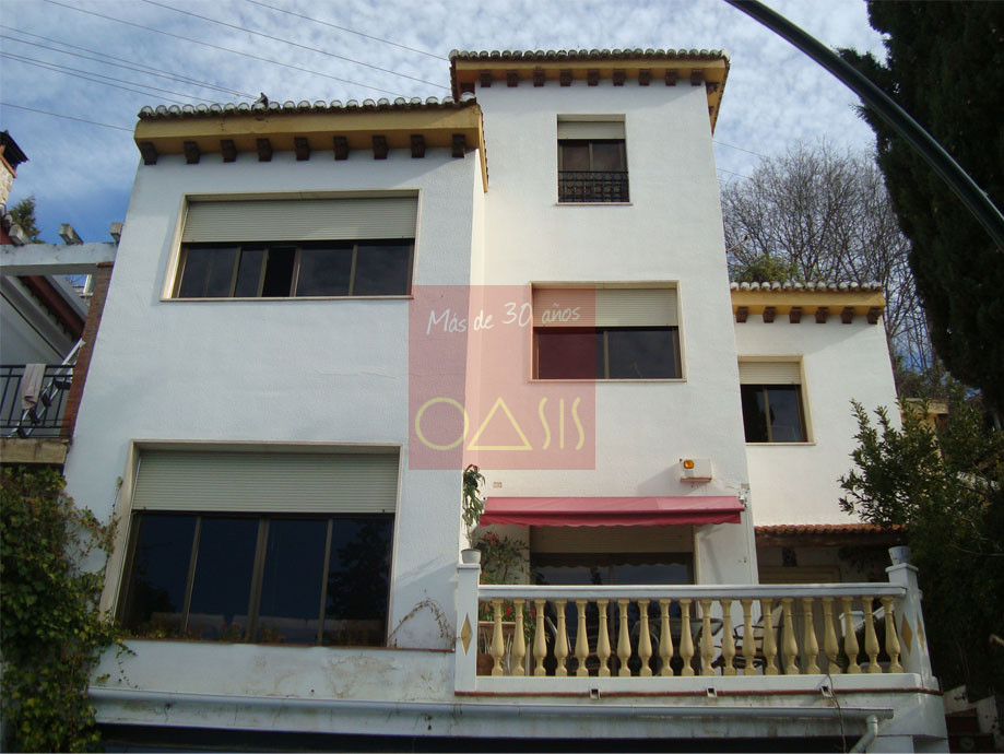 Fachada de casa en venta en el barrio Realejo, Granada.